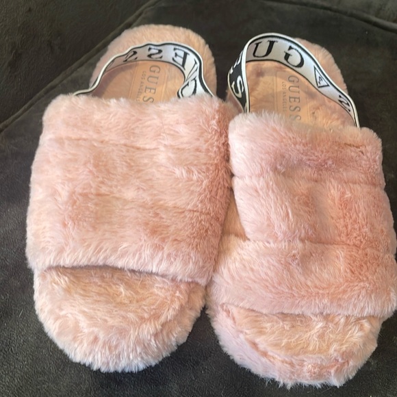 Woman’s size 8 Faux Fur Guess slippers Pink - Picture 1 of 4
